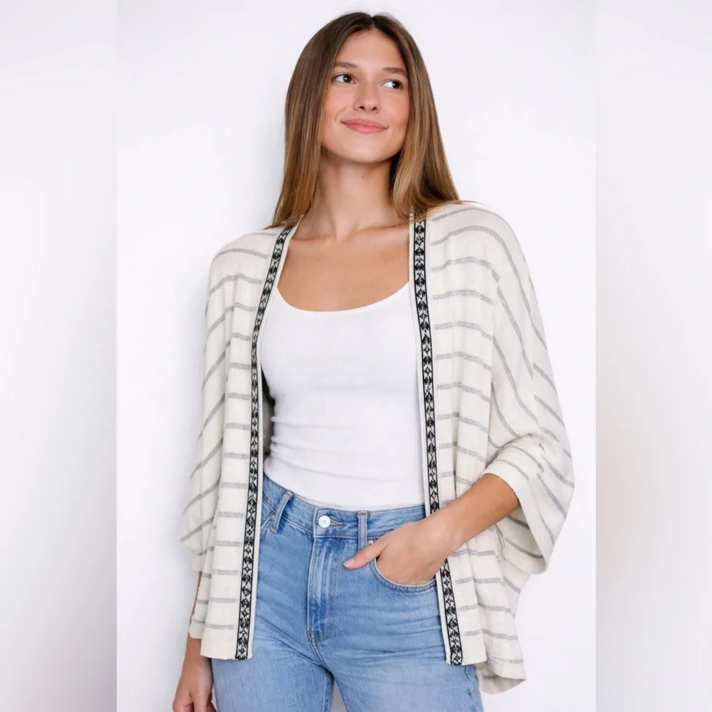 Le Lis Striped Kimono Cardigan Wrap Cream Gray Medium